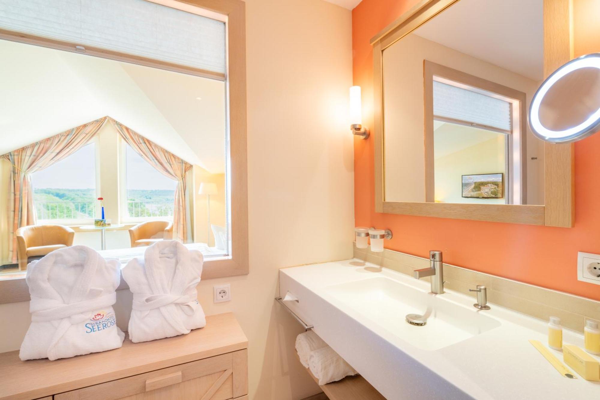 Strandhotel Seerose Kölpinsee Dış mekan fotoğraf