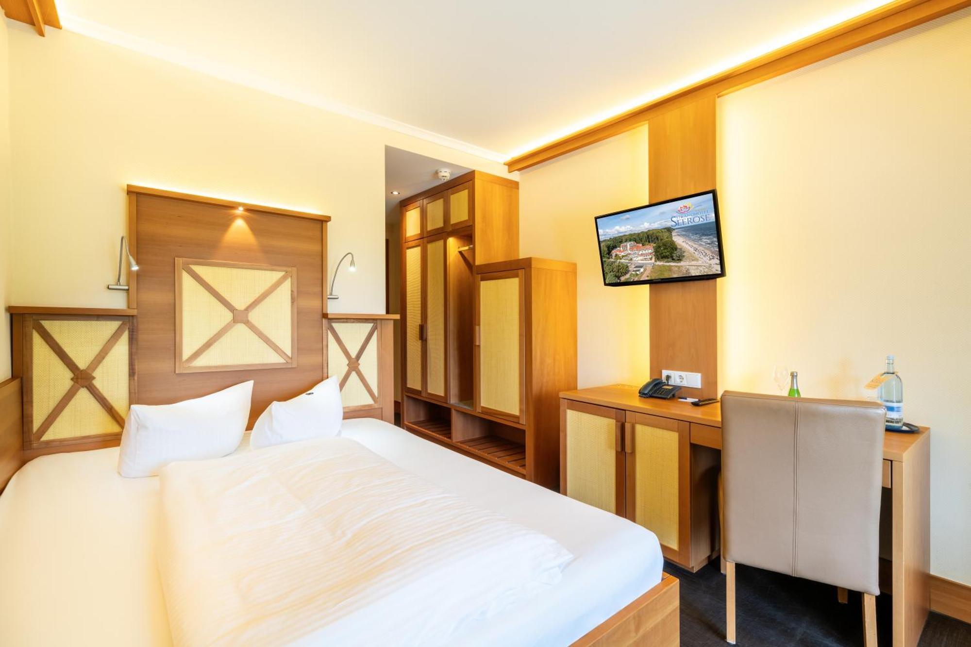 Strandhotel Seerose Kölpinsee Dış mekan fotoğraf